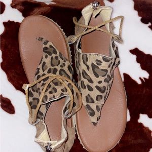 Animal print shoe, size 9